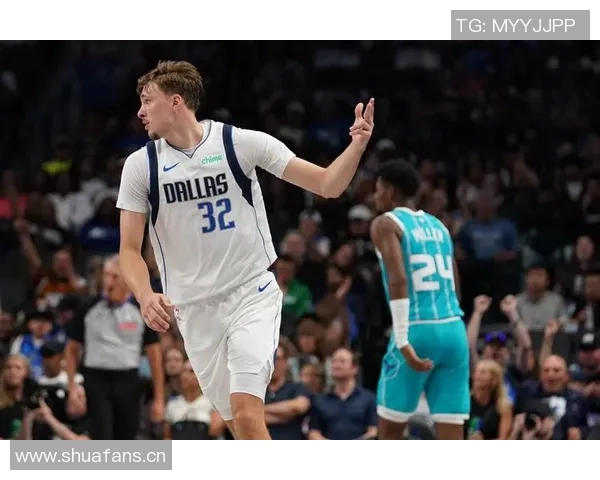 浓眉高效表现引领球队胜利14投11中斩获25分10篮板3助攻3抢断2盖帽