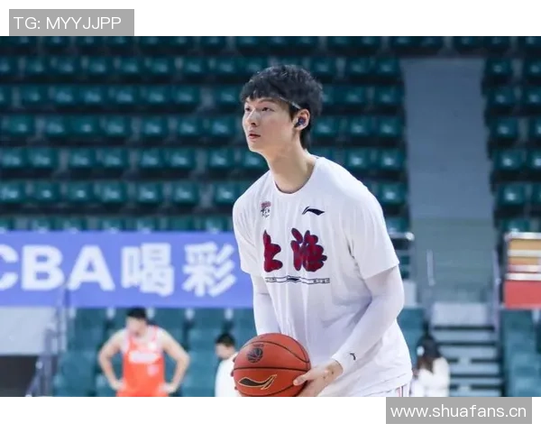 王哲林高效表现令人期待青岛虽遭遇开局困境但仍不放弃拼搏精神